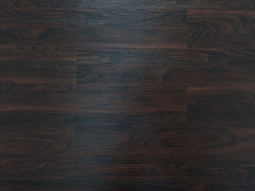 LVT-golv mörkbrunt trä 6×36